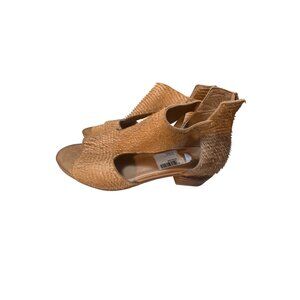 Antelope Womens Size 37 Beige Textured Leather Open Toe Sandals With Zipper Clos
